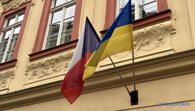 Чеські добровольці відзначають значне зростання обсягів пожертв для України після телефонної розмови між Зеленським і Трампом.