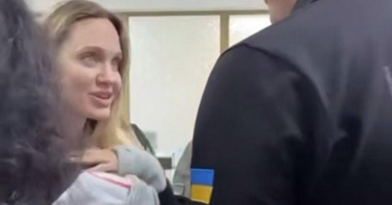 Анджеліна Джолі в Україні - актриса поділилася враженнями про відвагу людей, які стикаються з атаками дронів.