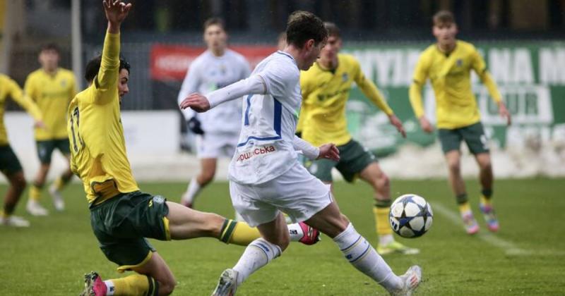 Динамо U-19 святкує тріумф над Гіберніаном у Юнацькій лізі УЄФА.
