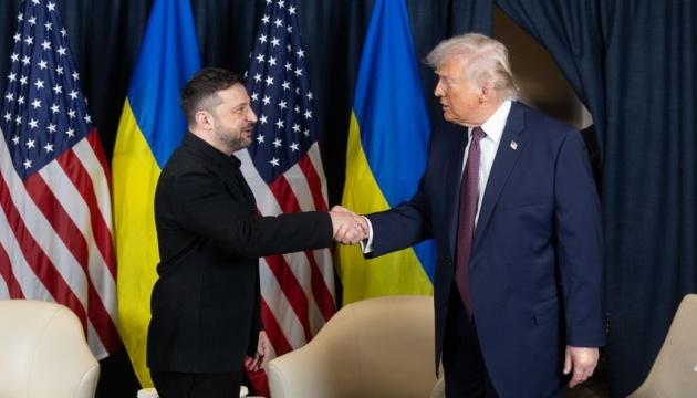 Зеленський прокоментував свою зустріч із Трампом, зазначивши, що бесіда пройшла в конструктивному ключі.