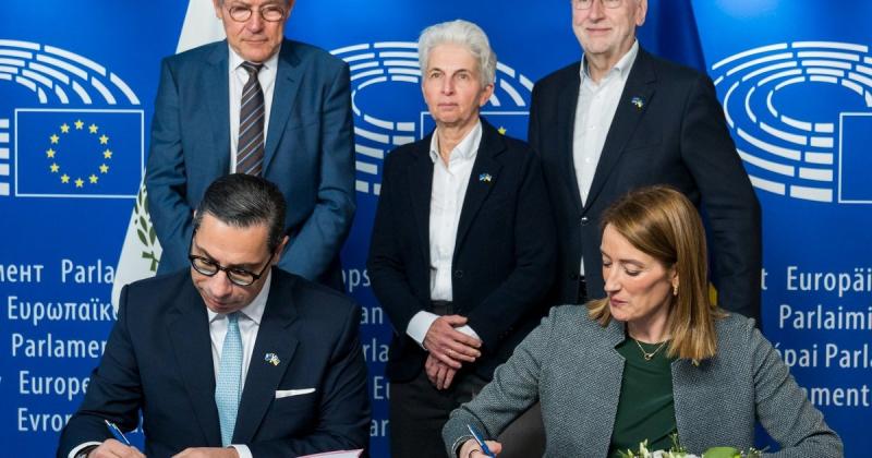 Голова Європейського парламенту затвердила надання кредиту Україні в розмірі 90 мільярдів євро.