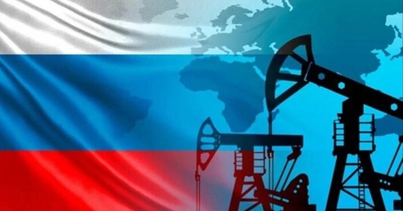 За даними Bloomberg, у березні нафтова виручка Росії скоротилася майже вдвічі в порівнянні з аналогічним періодом минулого року.