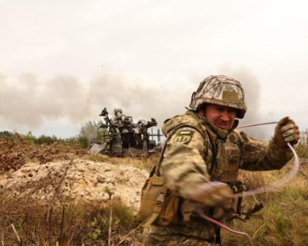 День ракетних військ та артилерії: ознайомтесь з вражаючими зображеннями повсякденного життя українських бійців на фронті.