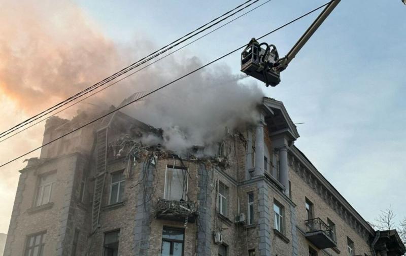 Атака безпілотників на столицю України: опубліковано знімки наслідків події.