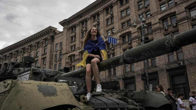 Зеленський звернувся до громадян у відеозверненні з Хрещатика, де розкрив, який єдиний 