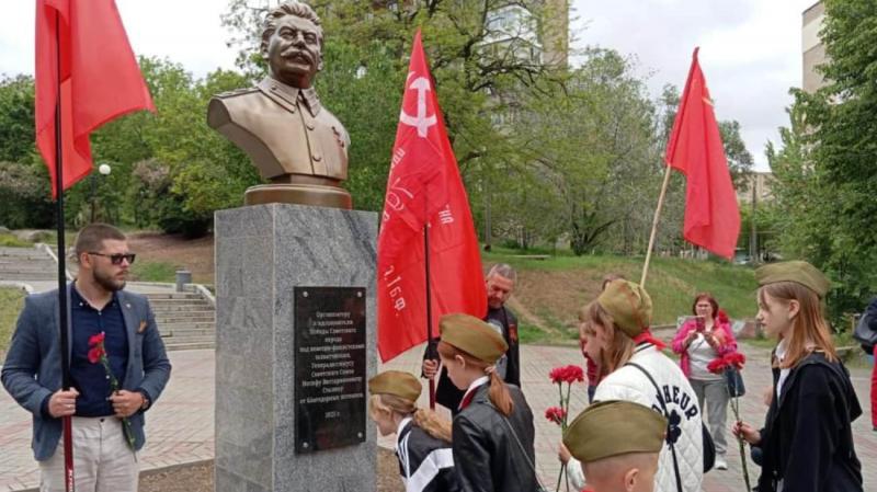 Окупантами був встановлений пам'ятник Сталіну в захопленому Мелітополі.