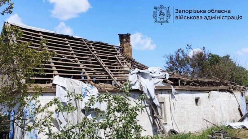 Російські сили здійснили понад 590 ударів по Запорізькій області, внаслідок яких загинуло 5 осіб і 9 отримали поранення, повідомляє обласна військова адміністрація.