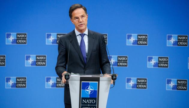 Генеральний секретар НАТО та прем'єр-міністр Канади провели переговори щодо допомоги Україні.