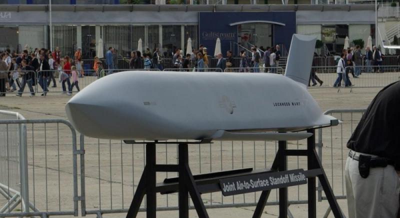 Що собою являють ракети JASSM та чи надішле їх Трамп Україні: відповідь від The Times.