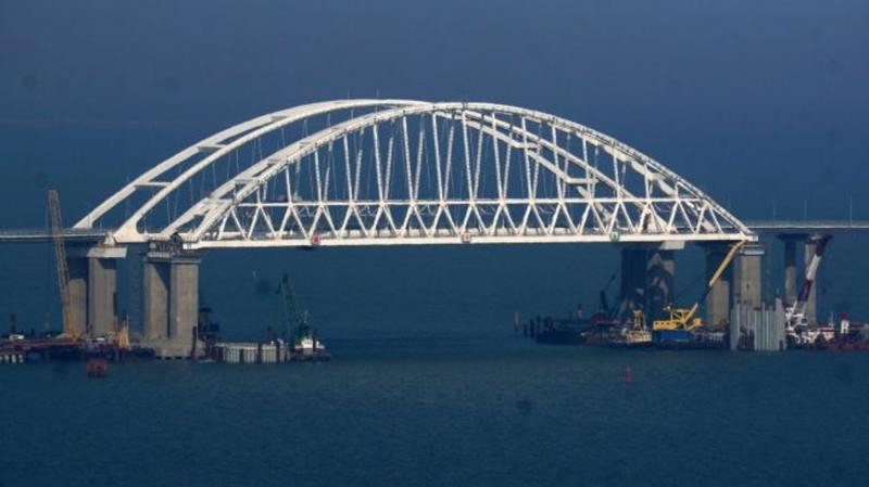 У захопленому Криму відбулись кілька вибухів, внаслідок чого було зупинено рух через Кримський міст.