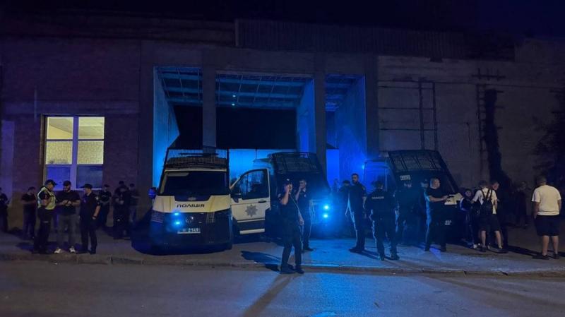 Національна поліція висловила свою думку щодо суперечки з територіальним центром комплектування, що виникла поблизу стадіону у Вінниці.