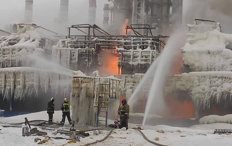 Згідно з повідомленням Reuters, українські безпілотники зупинили роботу половини потужностей Рязанського нафтопереробного заводу.