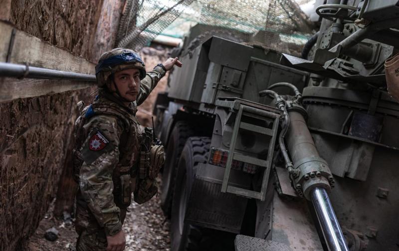 За добу українські військові завдали росіянам втрат у близько 900 солдатів та знищили 66 артилерійських систем, повідомляє Генеральний штаб.