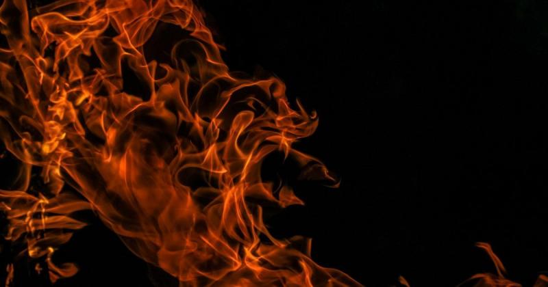 У Севастополі лунають вибухи та спалахнула пожежа: в районі Фіолента та Козачок в окупантів виникли вогняні спалахи.