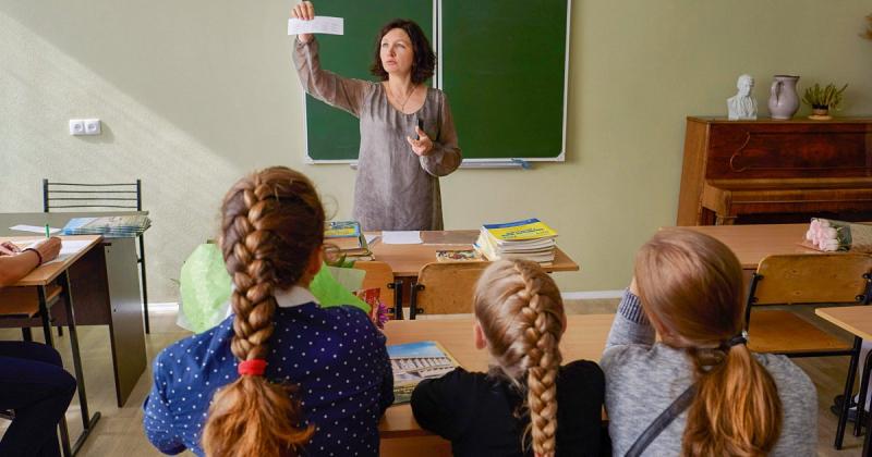 В Україні з 1 вересня можлива закриття деяких навчальних закладів, оскільки уряд прийняв рішення про зупинку їх фінансування.