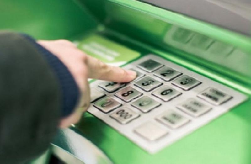 ПриватБанк призупинив доступ до рахунків: зняття коштів та перекази недоступні.
