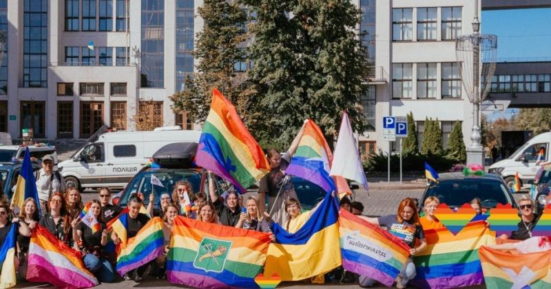 У Харкові ультраправі радикали напали на гей-парад: відео.