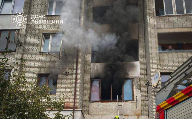 У Дрогобичі сталося загоряння в квартирі, внаслідок якого постраждало подружжя.