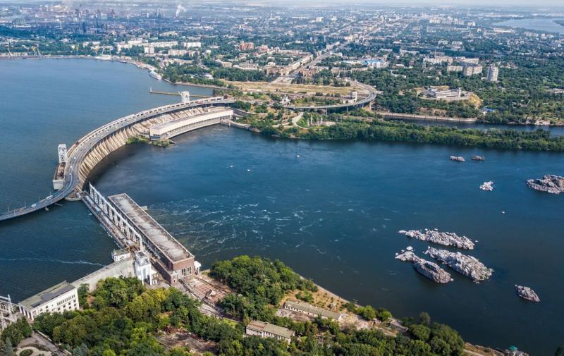 Російська агресія в Запоріжжі: серед жертв - дитина, заблоковано транспортування через ДніпроГЕС.
