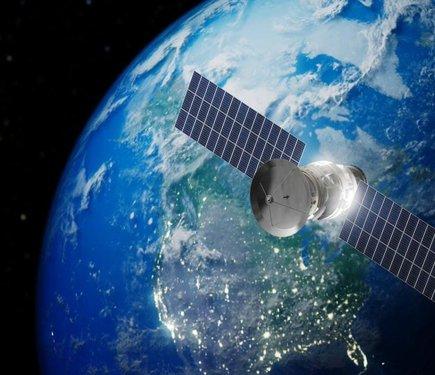 Містичний поворот на орбіті: військовий супутник змінив свою траєкторію після п'ятдесяти років.