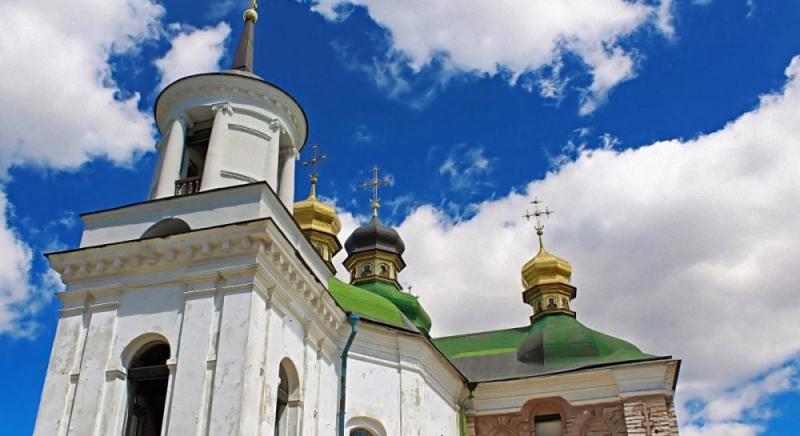 2 листопада: сьогодні відзначається церковне свято, і є одна важлива прикмета, яку варто зважити.