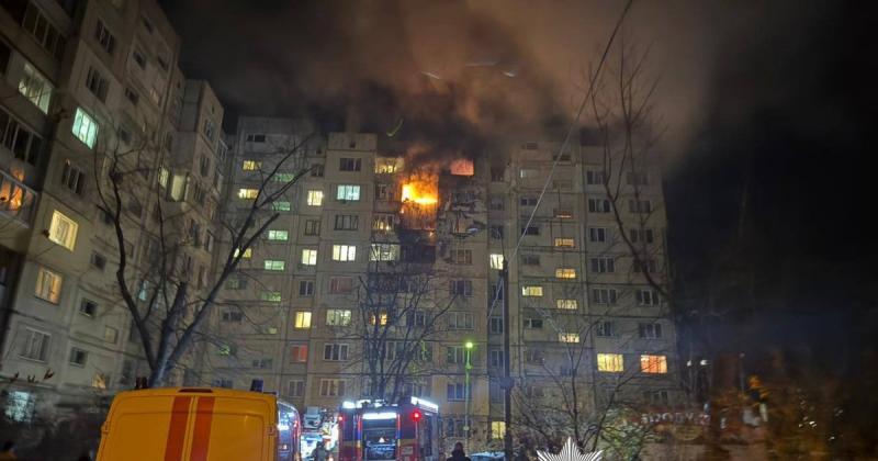 Російські війська здійснили напад на Київ, внаслідок чого в столиці загинуло троє людей, а 26 отримали поранення. Додаткові подробиці та останні новини читайте далі.