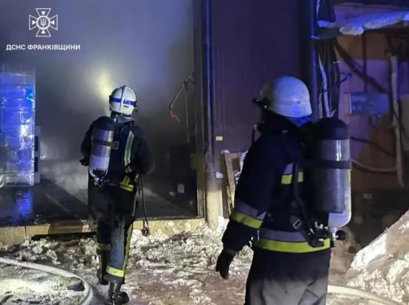 Учора рятувальні служби ліквідували 18 загорянь на Прикарпатті, внаслідок яких вогонь знищив житлові будинки, літні кухні та стайні.