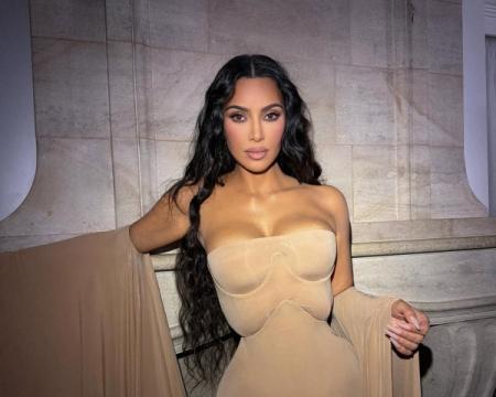 Кім Кардаш'ян почала нові стосунки з автогонщиком.