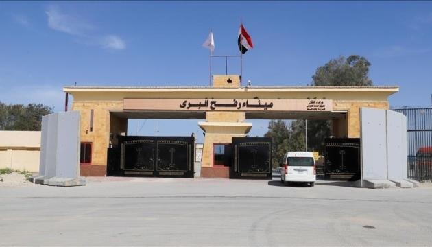 Ізраїль відновлює функціонування пропускного пункту Рафах на кордоні з Єгиптом.