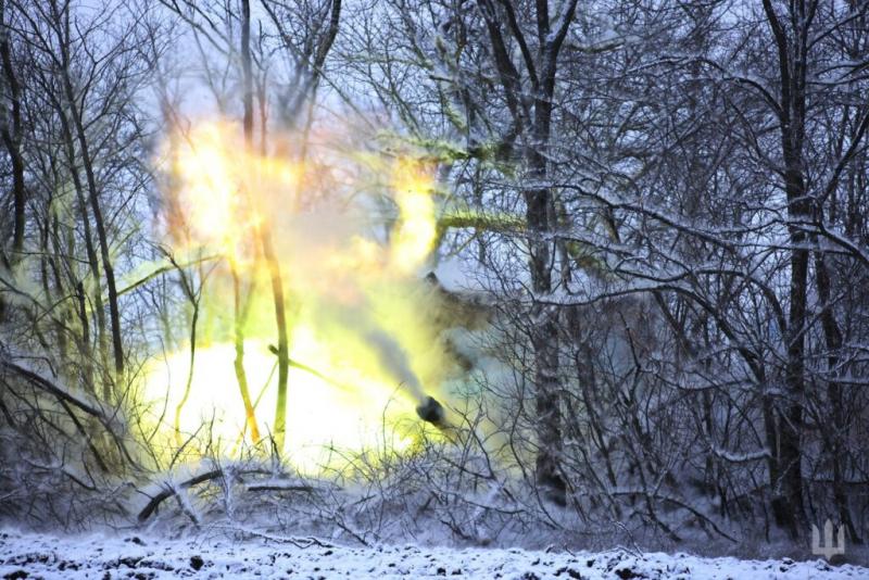 Зимового періоду українські збройні сили зуміли зберегти контроль над усіма важливими ділянками, - заявив Зеленський.