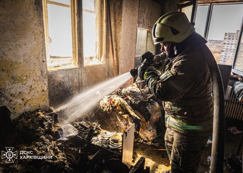 У Харкові сталася трагедія: жінка загинула, вистрибнувши з вікна тринадцятого поверху під час пожежі.