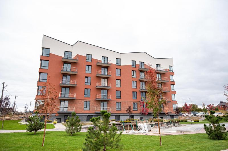 У Луцьку розігрують квартиру та автомобілі за підтримку Матвія Колядюка.