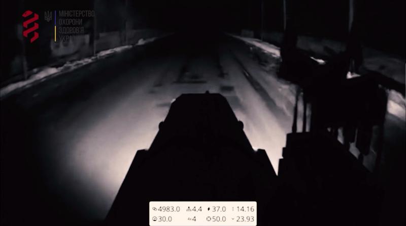 Перший медичний батальйон продемонстрував, як вони врятували пораненого солдата за допомогою двох наземних дронів.