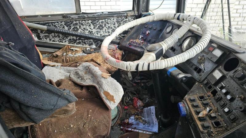 Водій тролейбуса, який отримав поранення внаслідок дії російського дрона в Херсоні, загинув у медичному закладі.