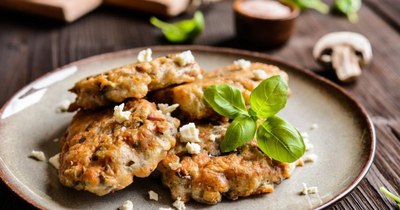 Так ви ще не експериментували з курячим філе: спробуйте ці м’які ліниві котлети, які перевершать усі ваші очікування (відео)