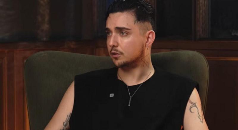 Melovin поділився спогадами про свій досвід перебування в психіатричній лікарні та вперше відкрився про причину цього.